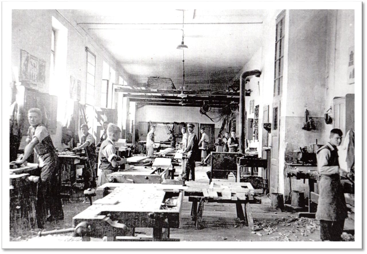 Blick in die Tischlerei der Erziehungsanstalt Korneuburg 1945